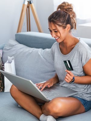 Image showing woman online shopping with credit card